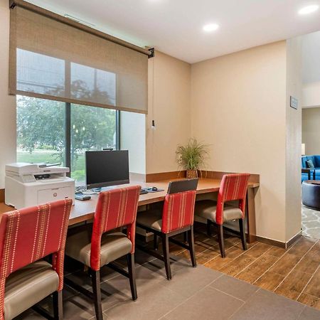 Comfort Suites East Lincoln - Mall Area Buitenkant foto