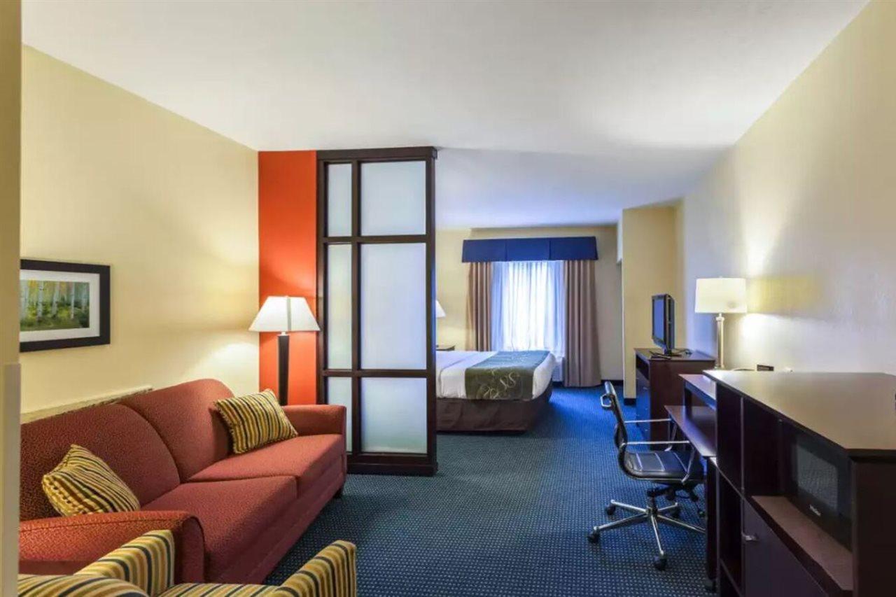 Comfort Suites East Lincoln - Mall Area Buitenkant foto