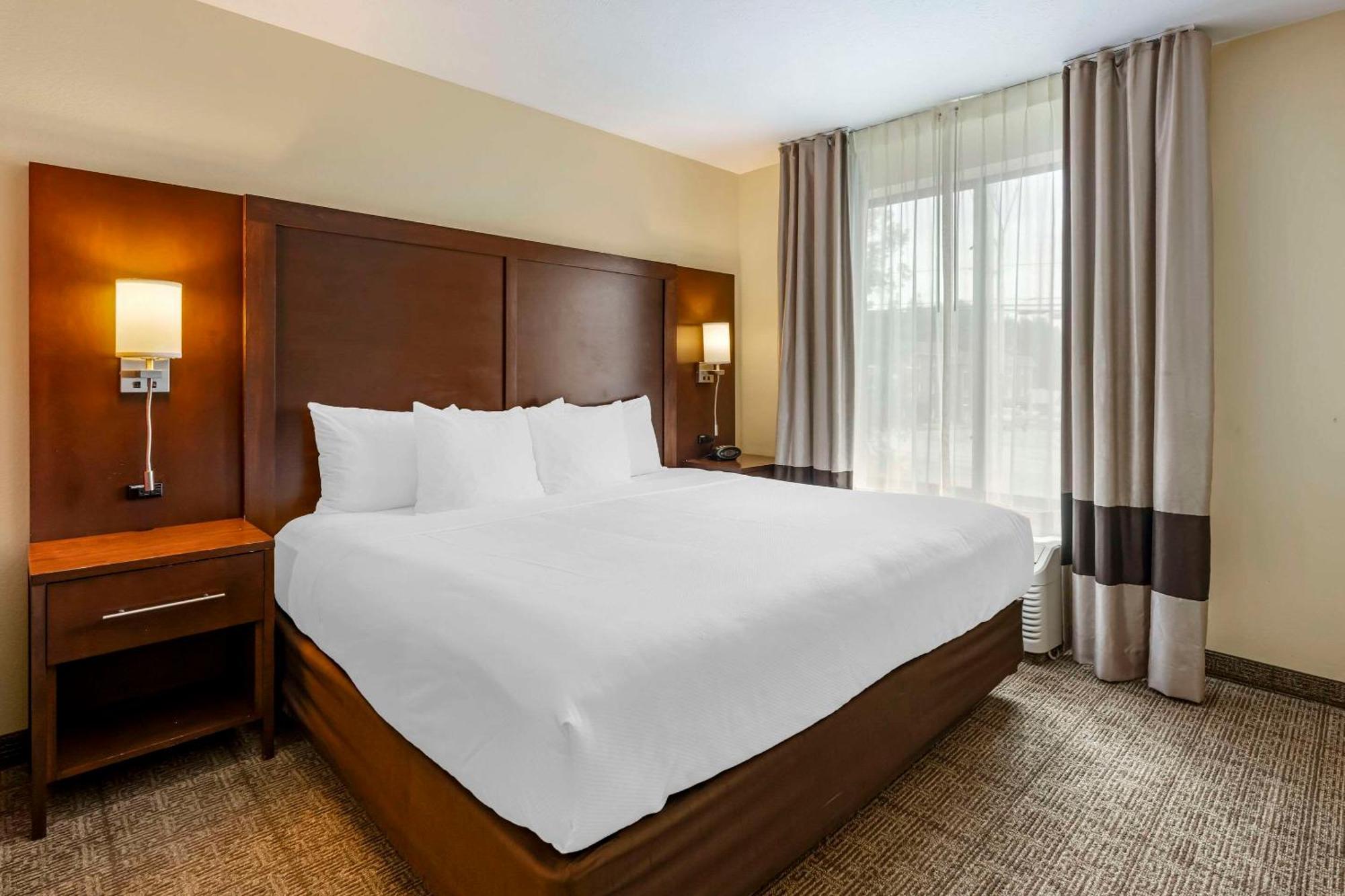 Comfort Suites East Lincoln - Mall Area Buitenkant foto
