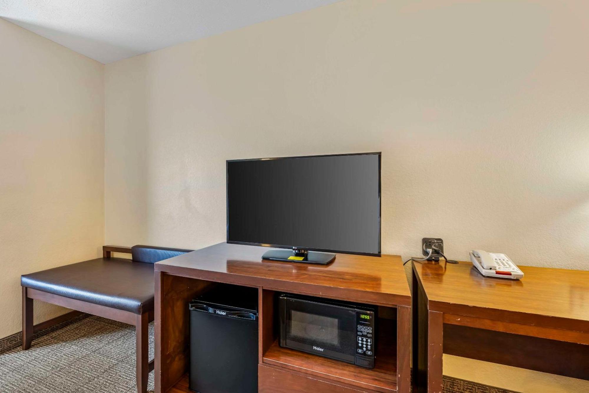 Comfort Suites East Lincoln - Mall Area Buitenkant foto