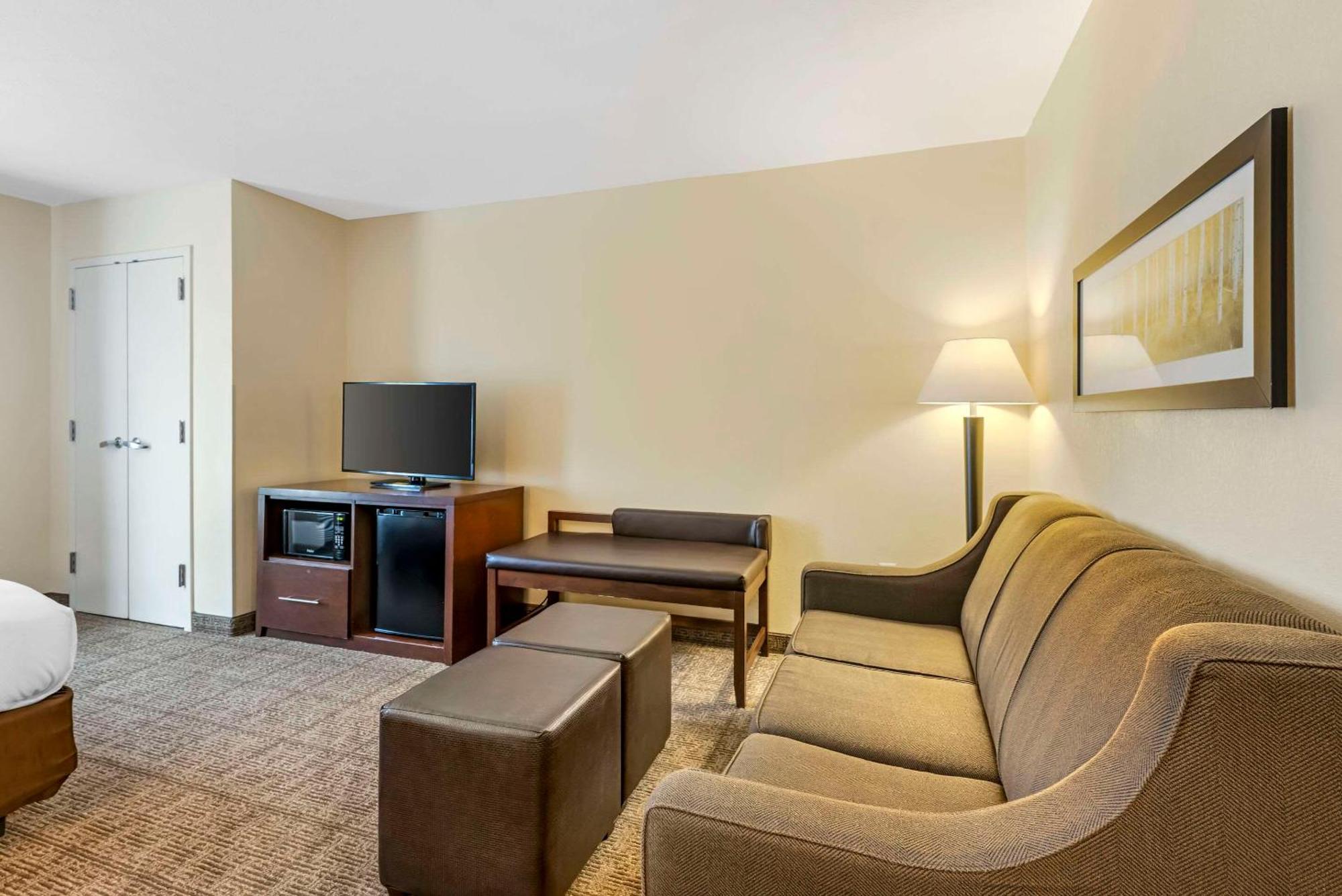Comfort Suites East Lincoln - Mall Area Buitenkant foto