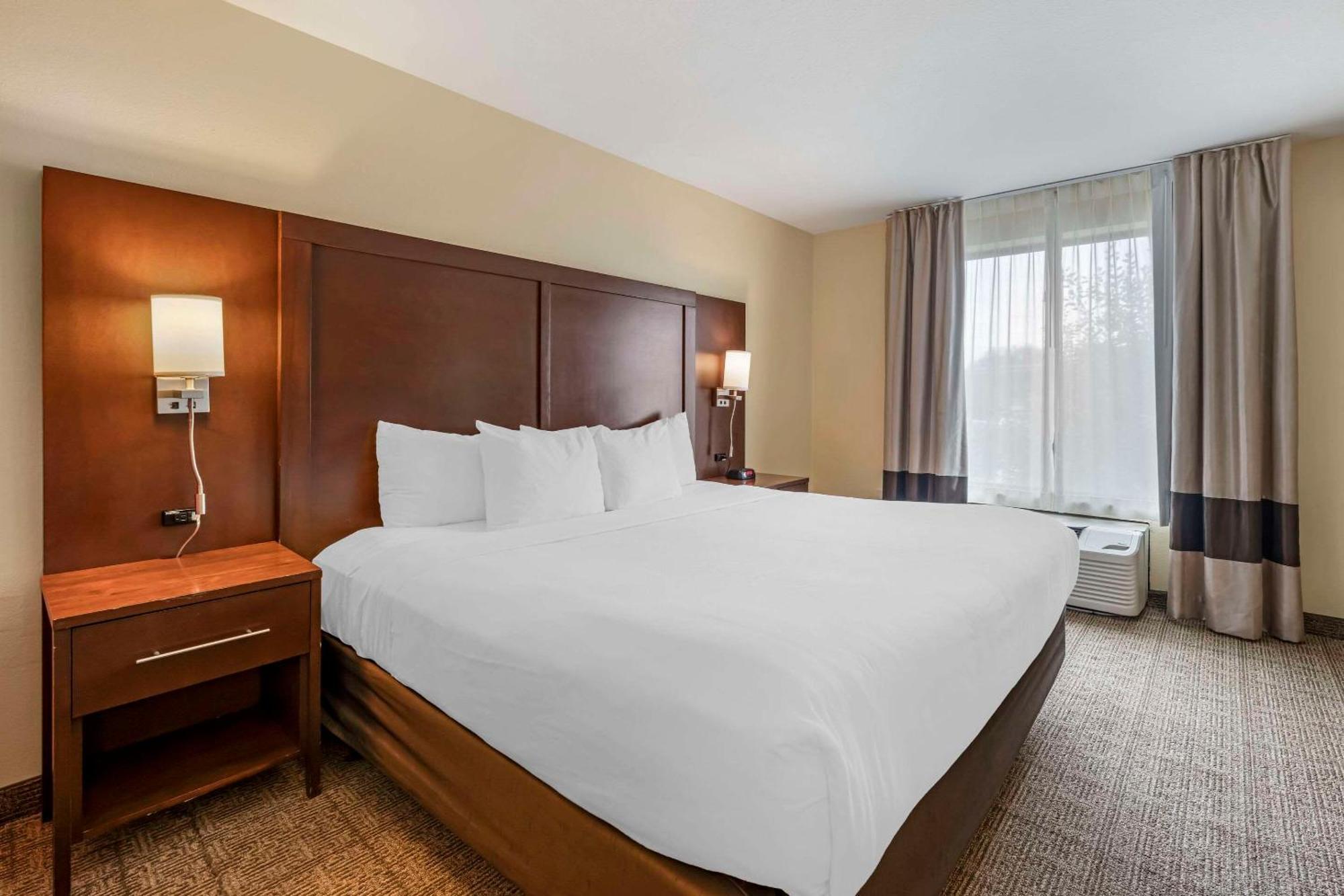 Comfort Suites East Lincoln - Mall Area Buitenkant foto