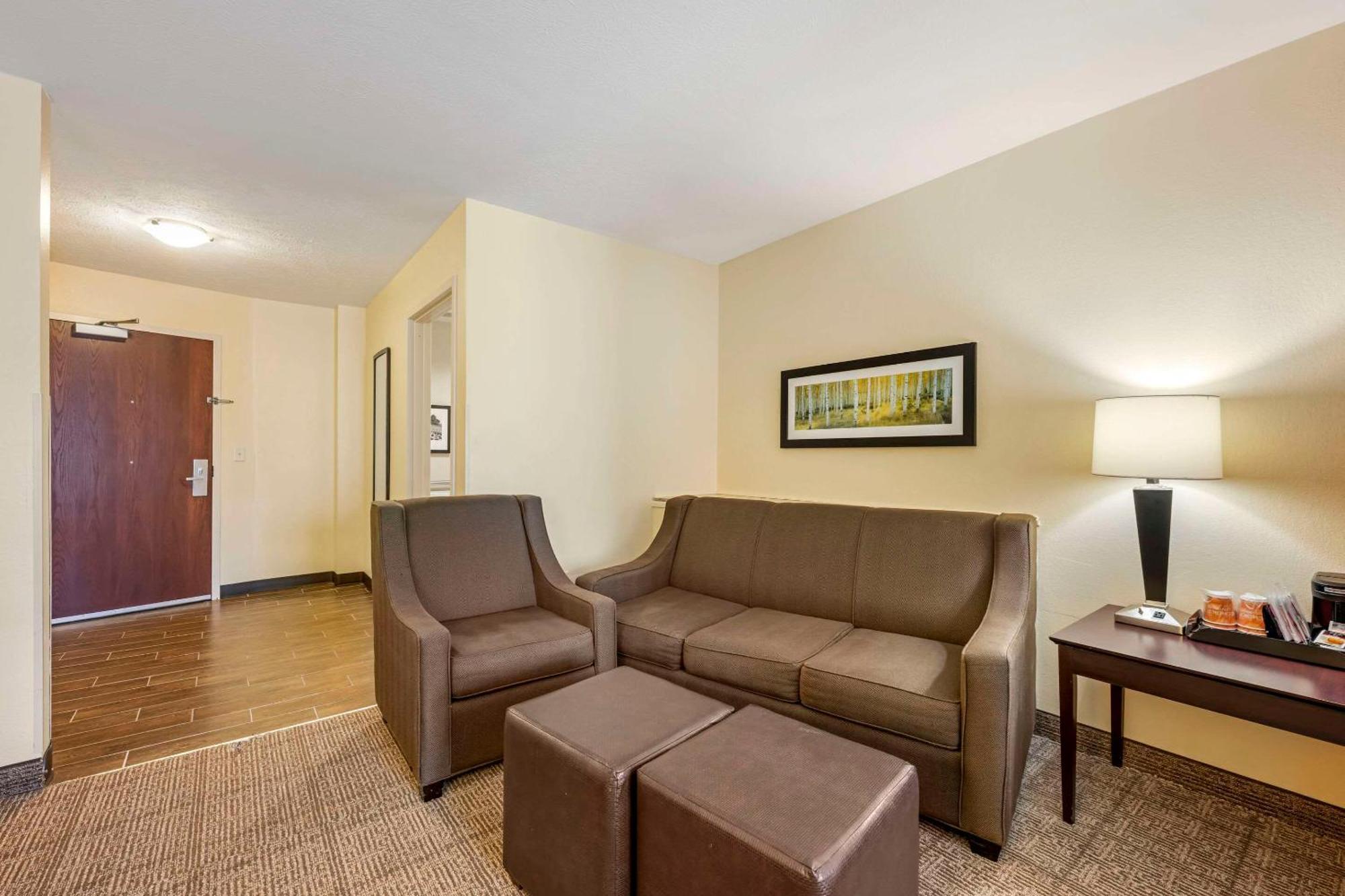 Comfort Suites East Lincoln - Mall Area Buitenkant foto