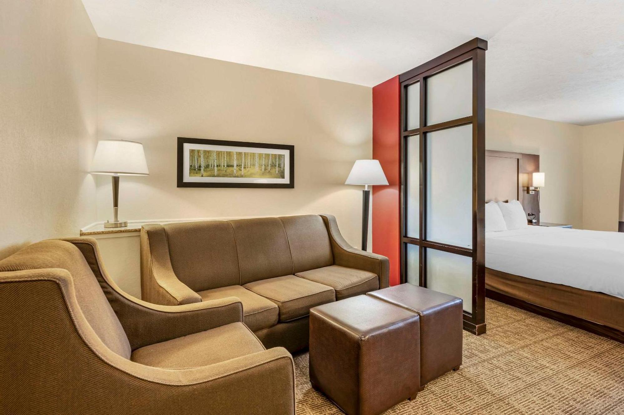 Comfort Suites East Lincoln - Mall Area Buitenkant foto