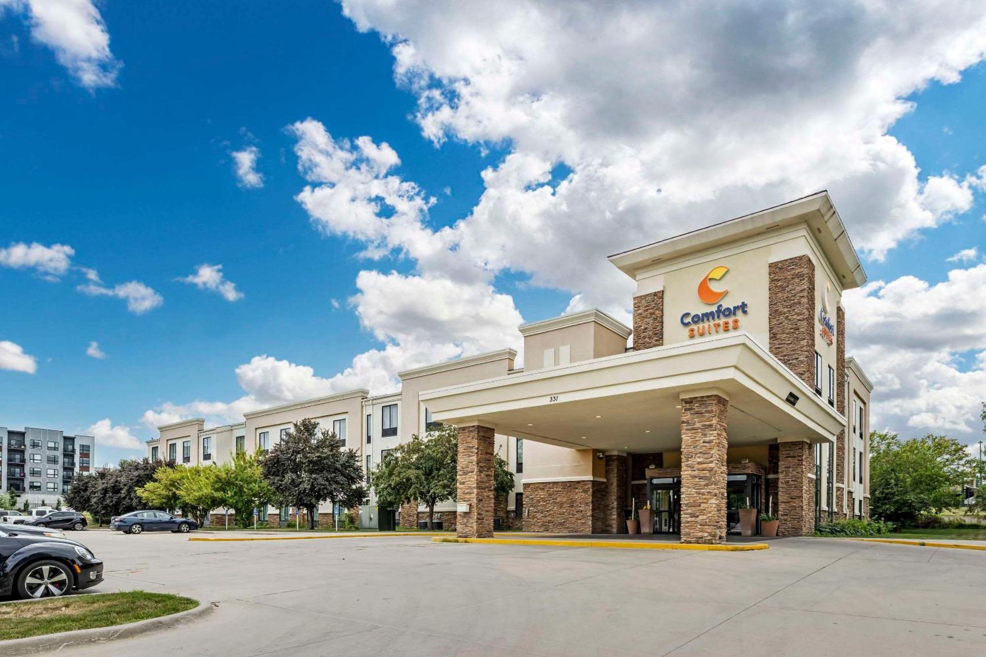 Comfort Suites East Lincoln - Mall Area Buitenkant foto