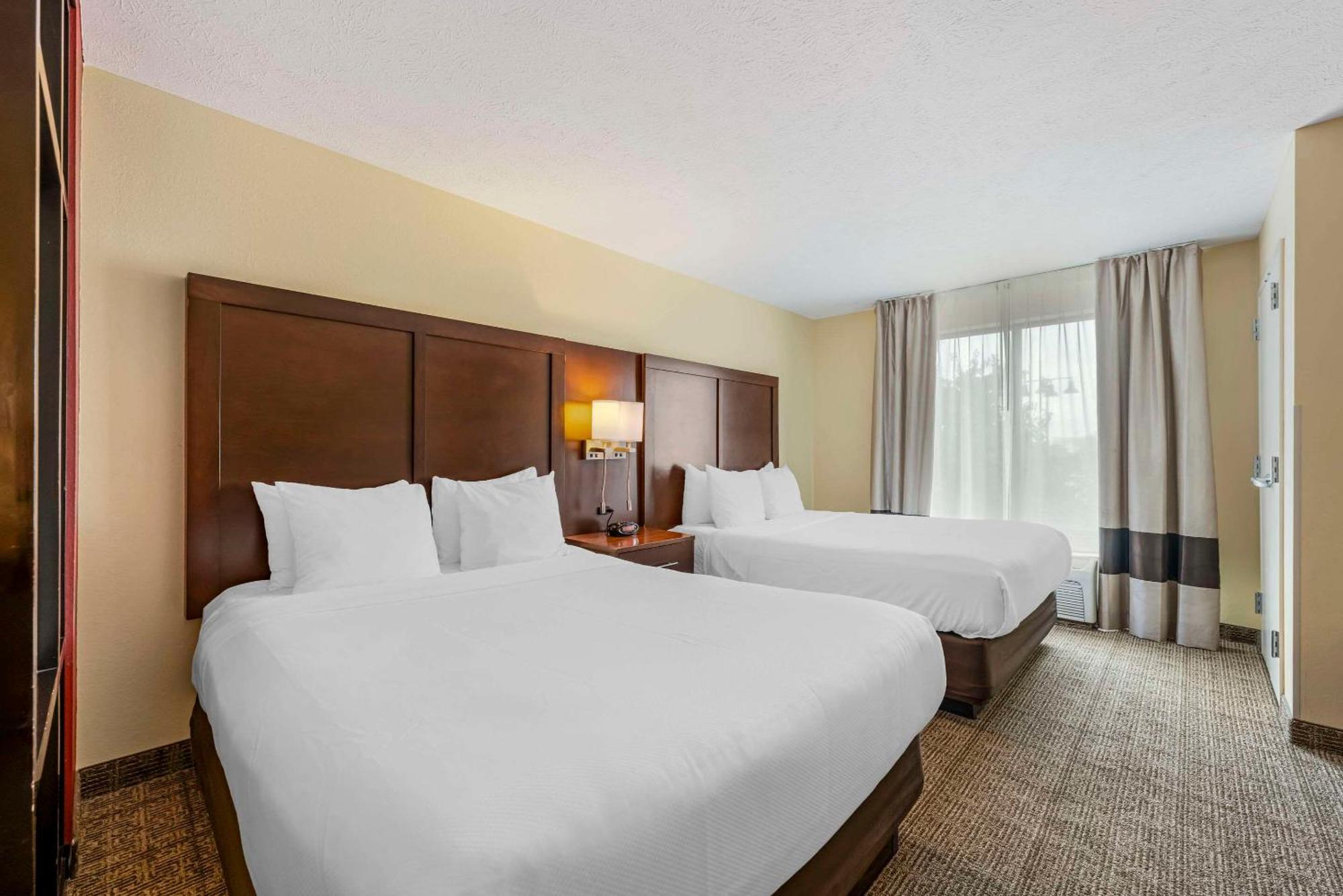 Comfort Suites East Lincoln - Mall Area Buitenkant foto