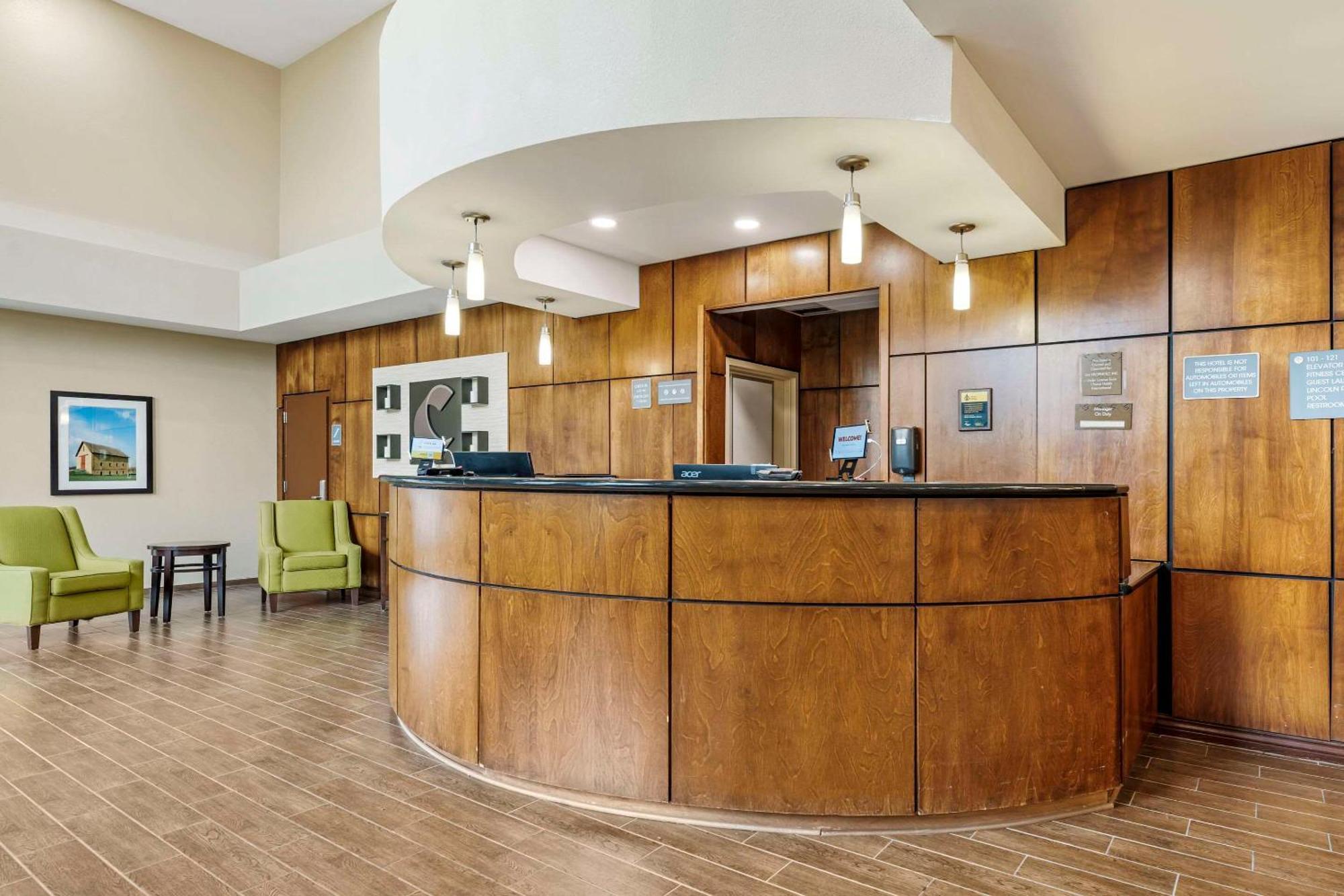 Comfort Suites East Lincoln - Mall Area Buitenkant foto