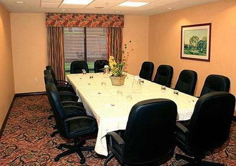 Comfort Suites East Lincoln - Mall Area Buitenkant foto
